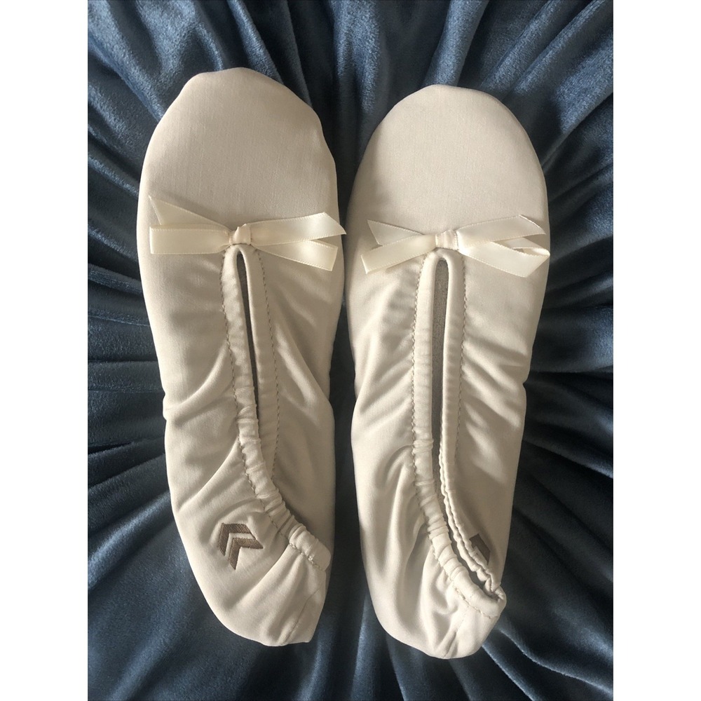 Vintage Isotoner Classics Slippers Beige Nylon Bow Leather Sole Medium 6.5-7.5